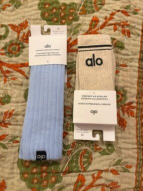 ALO Yoga Light Blue and Beige Casual Unisex Socks - 2 Pack
